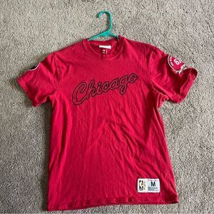 Mitchell and Ness Men's Medium Chicago Bulls Championship T-shirt